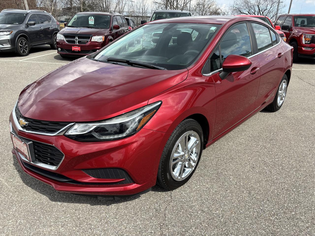 2017 Chevrolet Cruze LT ** HTD SEATS , CARPLAY ** Photo2