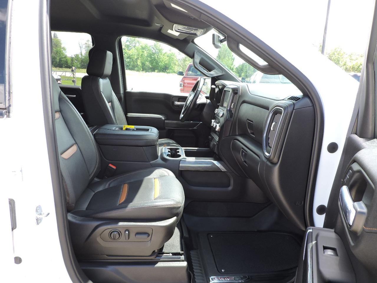 2022 GMC Sierra 1500 AT4 6.2L 4X4 Leather 1 Owner 84000 KMS Photo