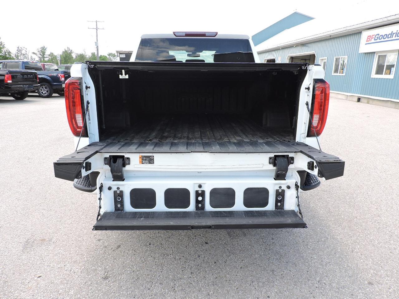 2022 GMC Sierra 1500 AT4 6.2L 4X4 Leather 1 Owner 84000 KMS Photo