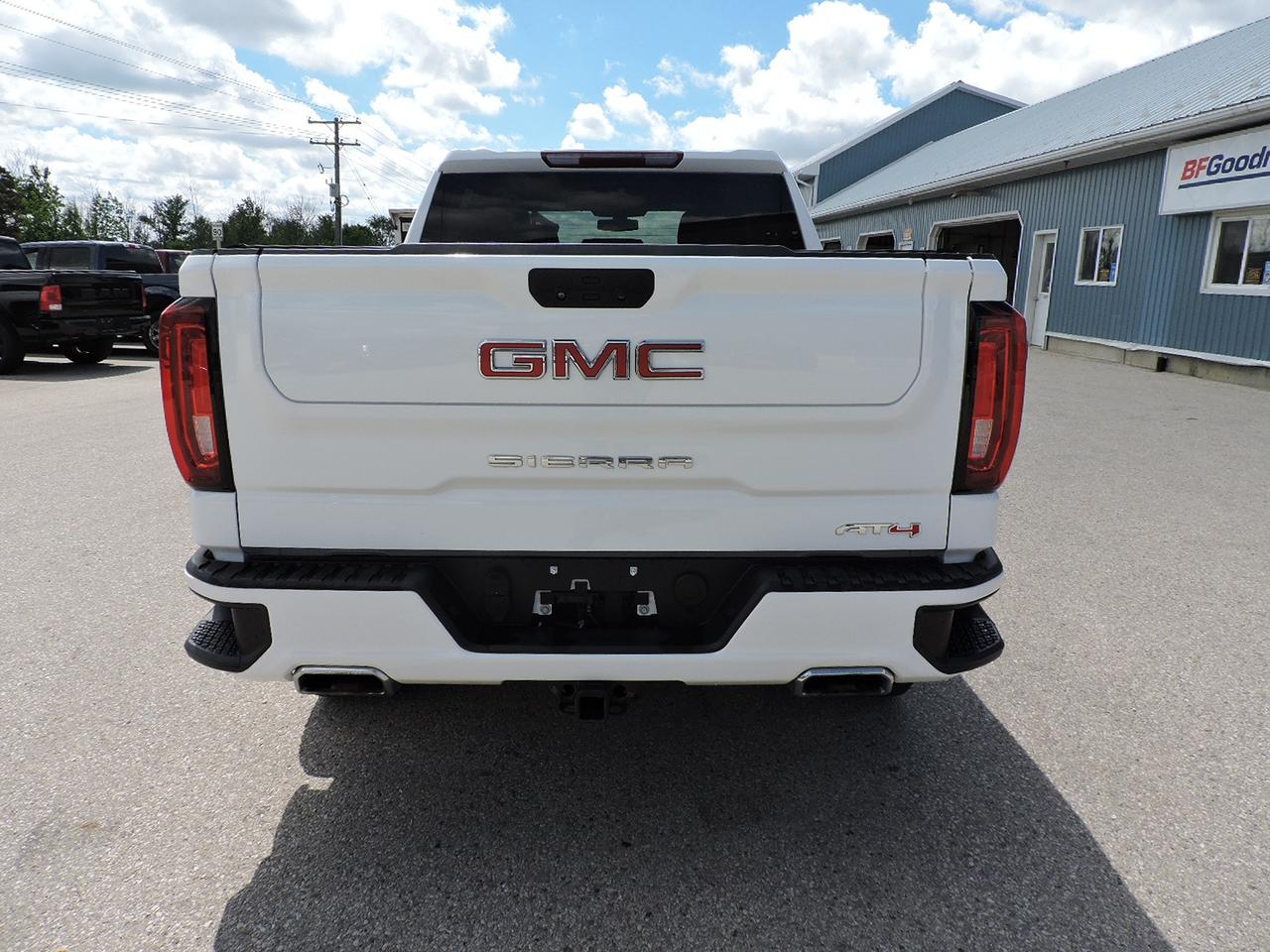 2022 GMC Sierra 1500 AT4 6.2L 4X4 Leather 1 Owner 84000 KMS Photo