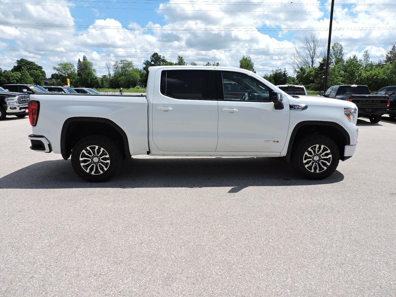 2022 GMC Sierra 1500 AT4 6.2L 4X4 Leather 1 Owner 84000 KMS Photo