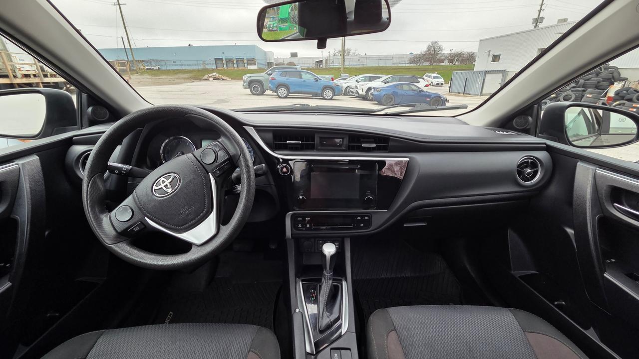 2019 Toyota Corolla LE Photo