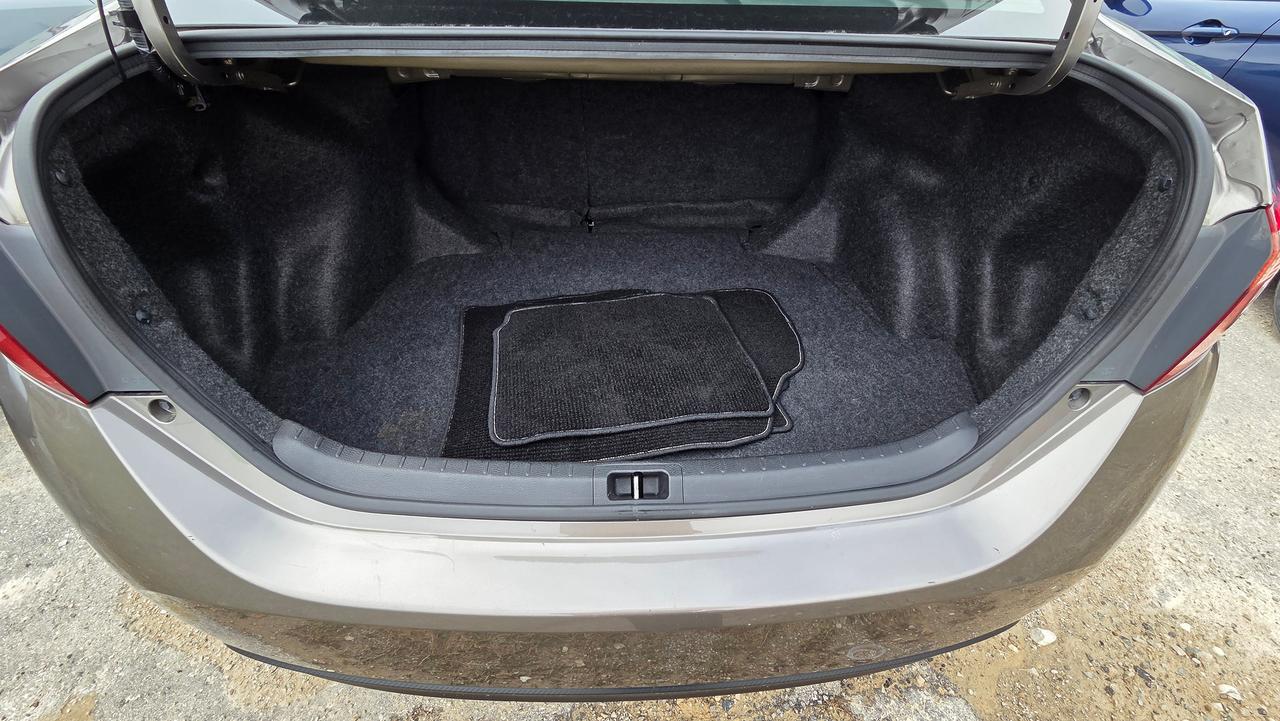 2019 Toyota Corolla LE Photo