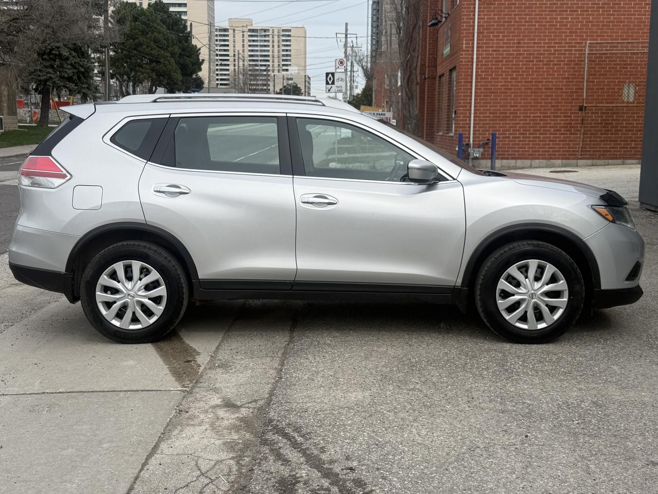 2014 Nissan Rogue S Photo