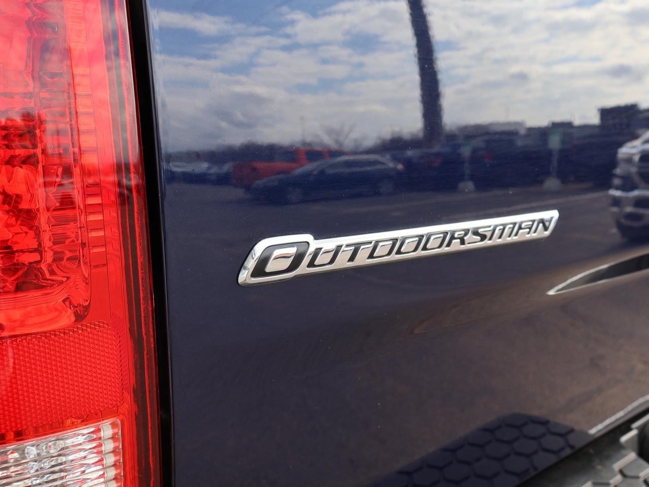 2018 RAM 1500 OUTDOORSMAN HEMI CREW 4WD *ACCIDENT FREE* CAMERA NAV BLUETOOTH HEATED SEATS CRUISE ALLOYS Photo