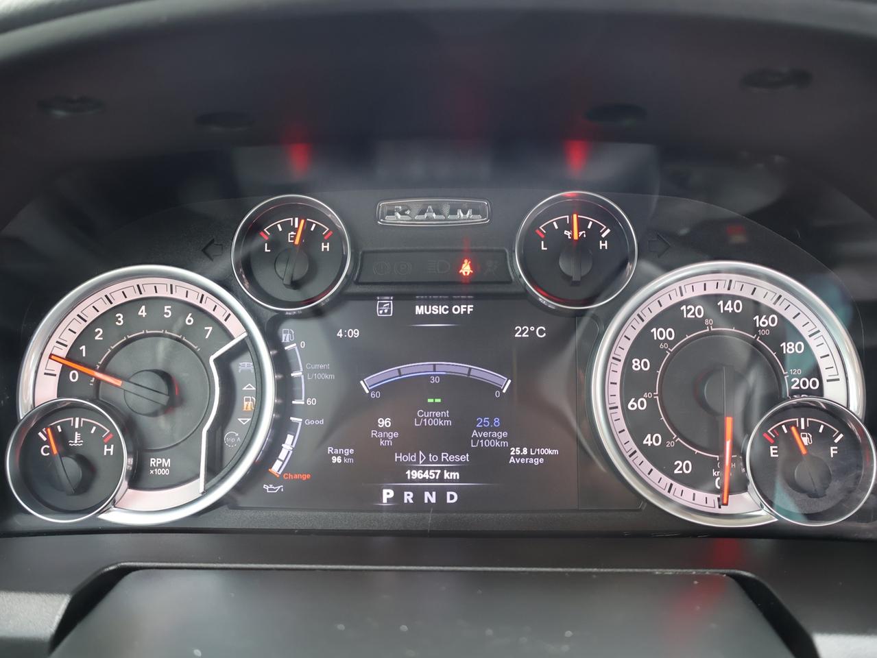 2018 RAM 1500 OUTDOORSMAN HEMI CREW 4WD *ACCIDENT FREE* CAMERA NAV BLUETOOTH HEATED SEATS CRUISE ALLOYS Photo