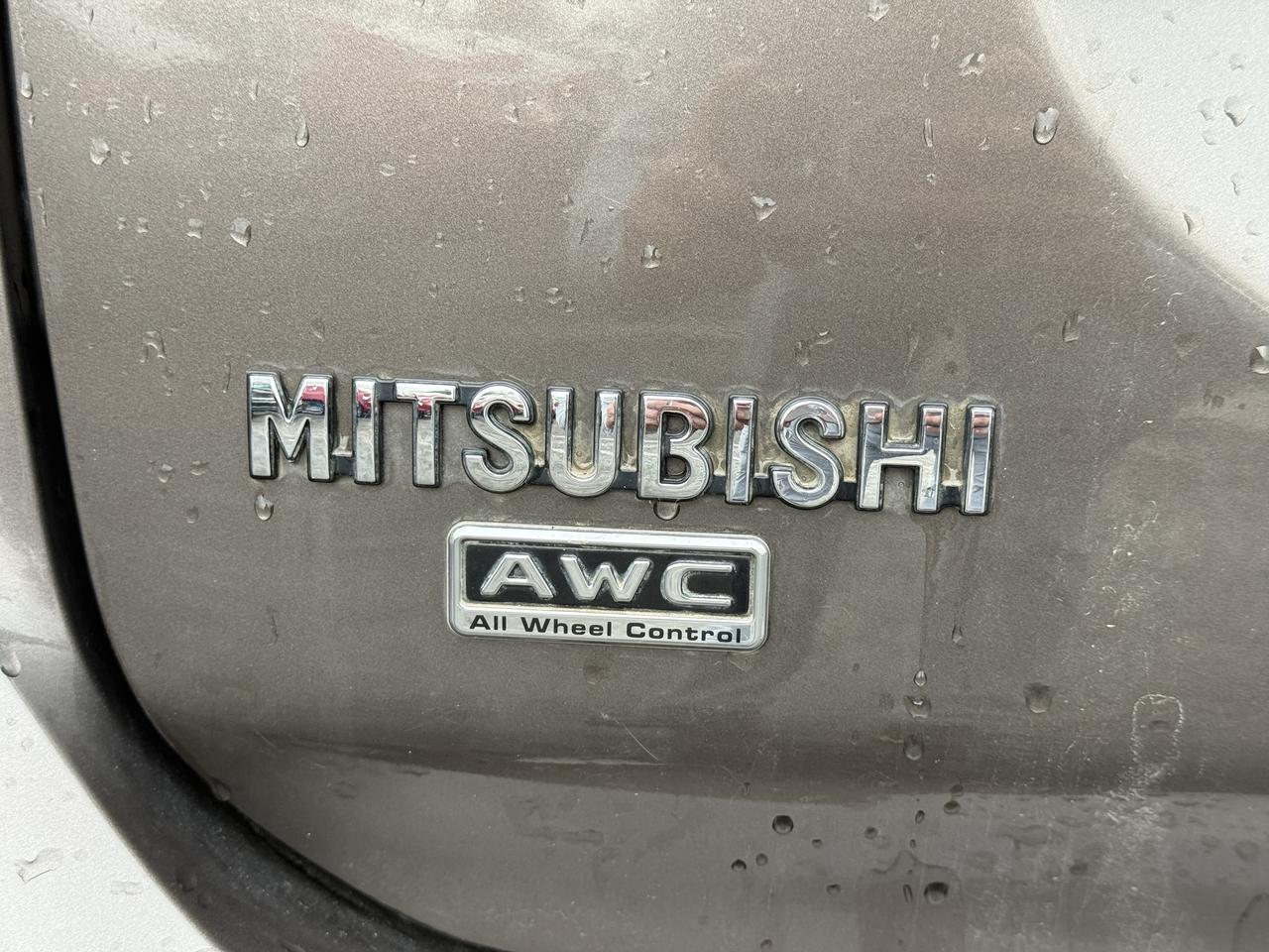 2018 Mitsubishi Outlander ES Photo4