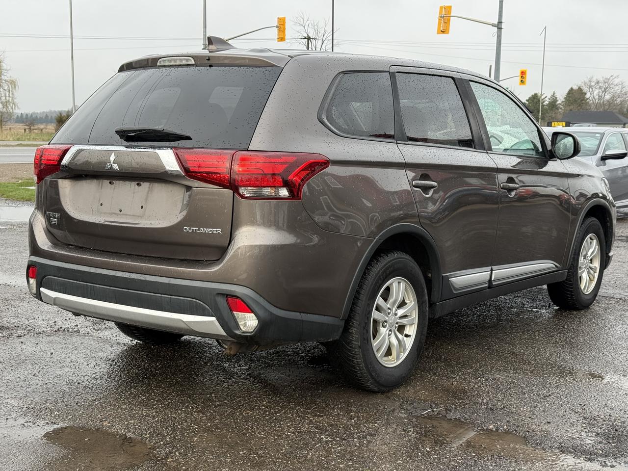 2018 Mitsubishi Outlander ES Photo