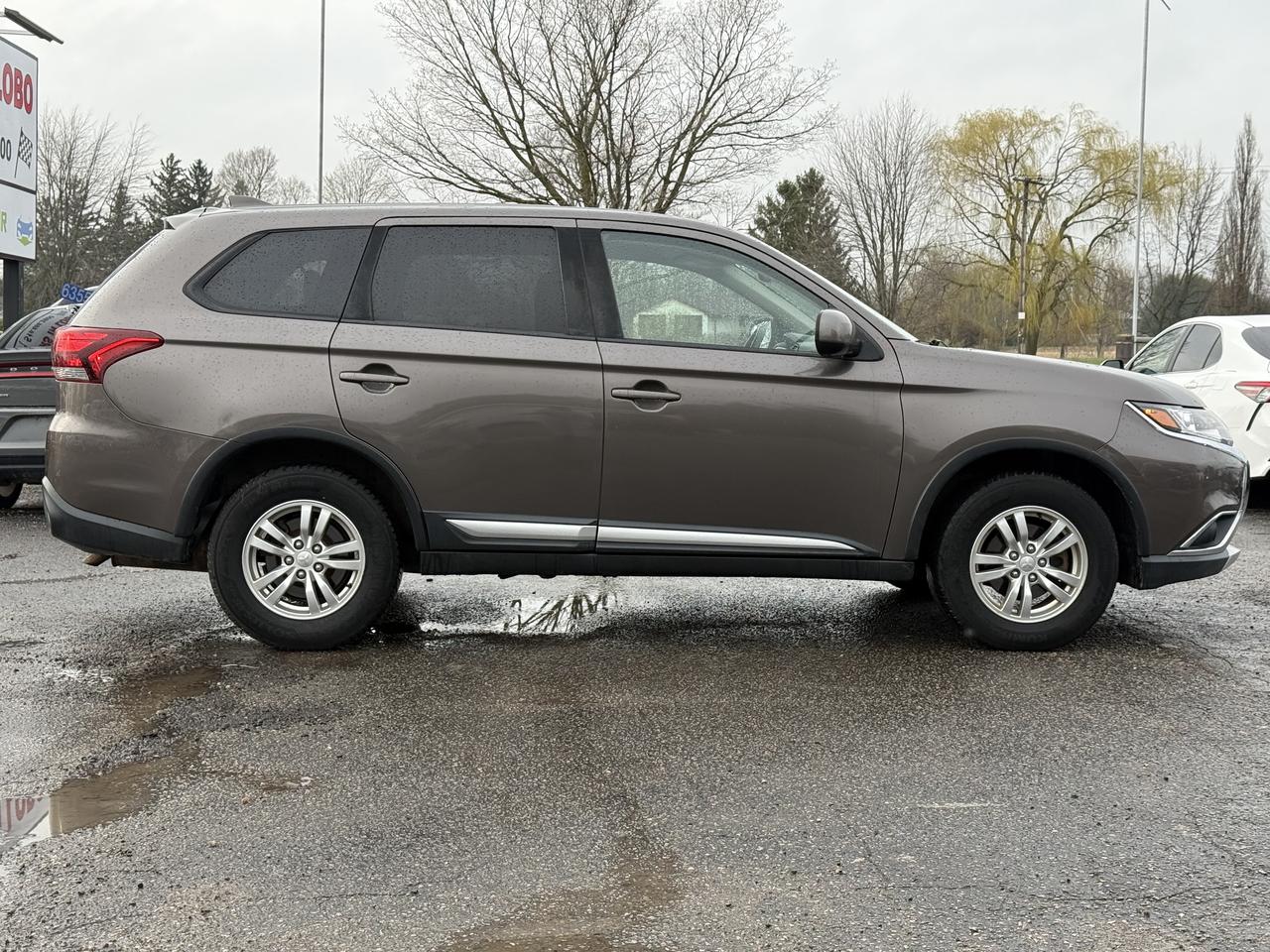 2018 Mitsubishi Outlander ES Photo
