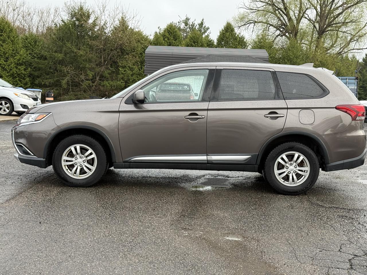 2018 Mitsubishi Outlander ES Photo