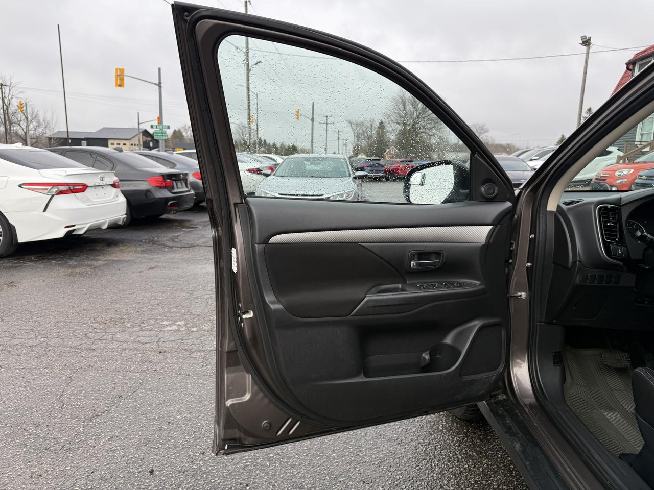 2018 Mitsubishi Outlander ES Photo