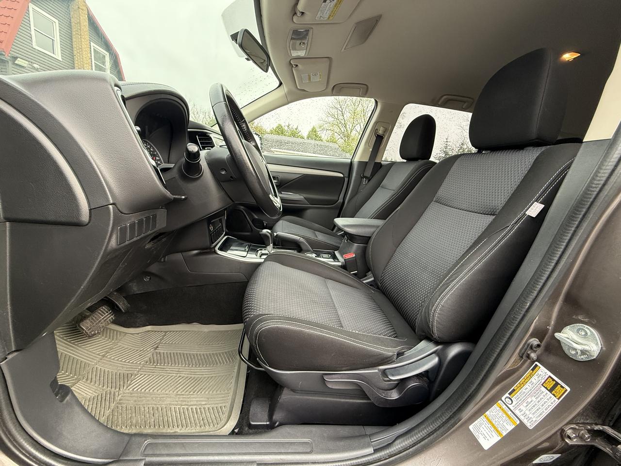 2018 Mitsubishi Outlander ES Photo