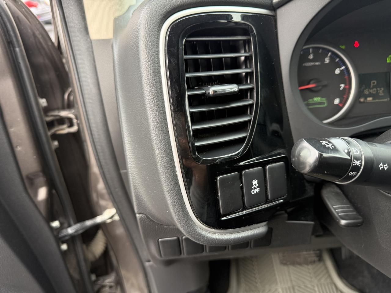 2018 Mitsubishi Outlander ES Photo