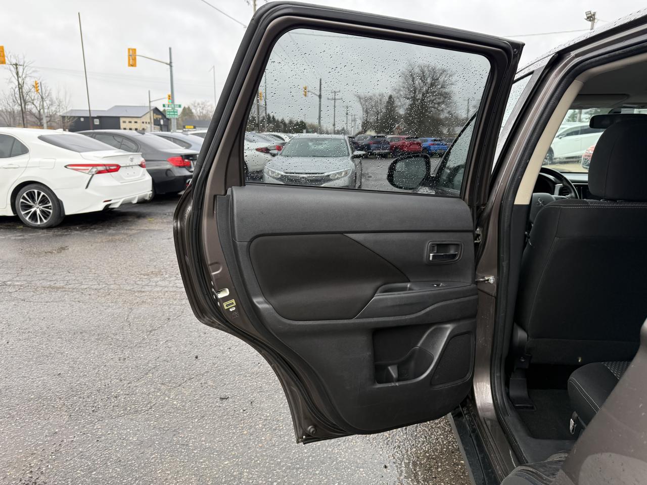 2018 Mitsubishi Outlander ES Photo