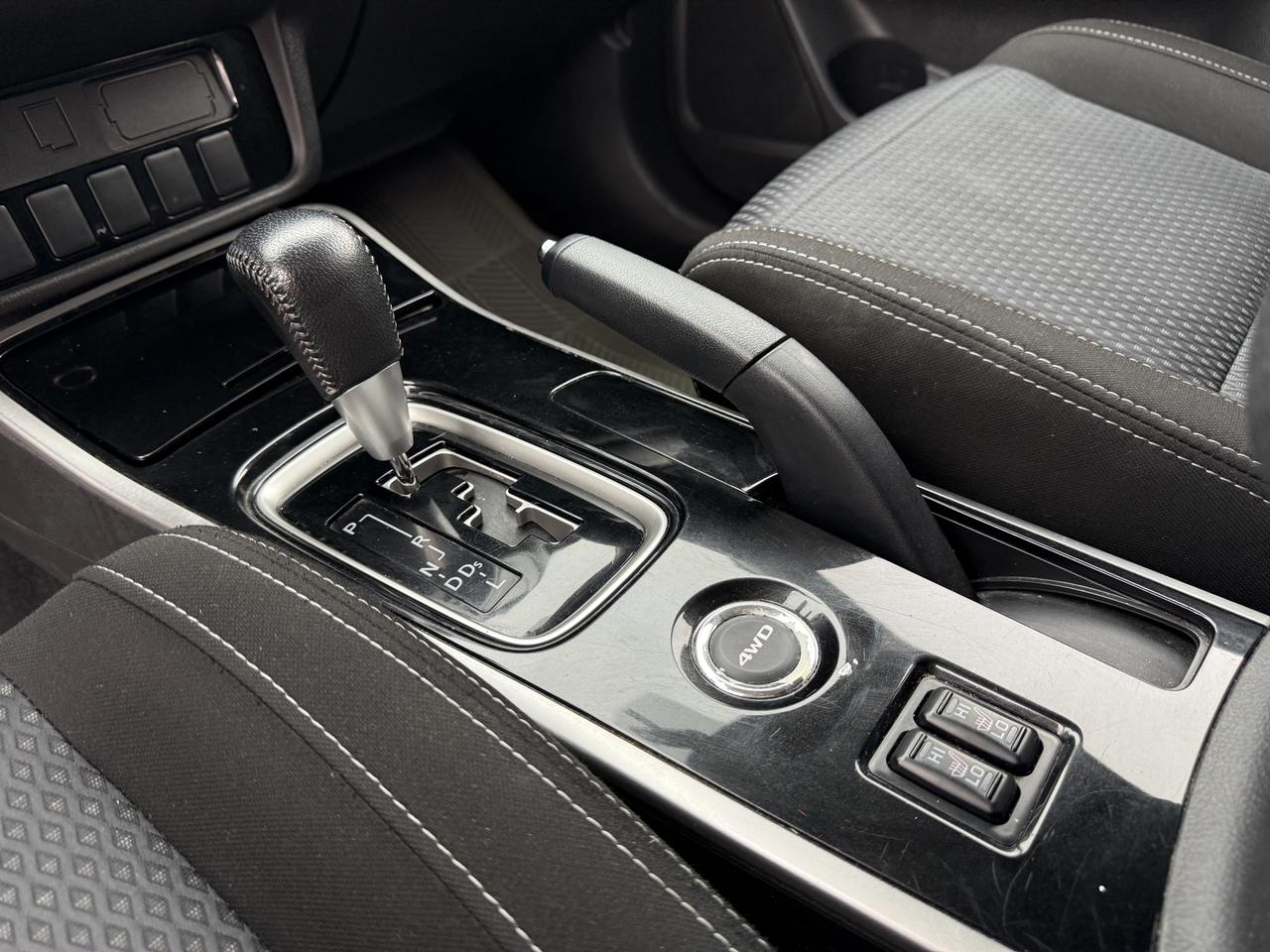 2018 Mitsubishi Outlander ES Photo