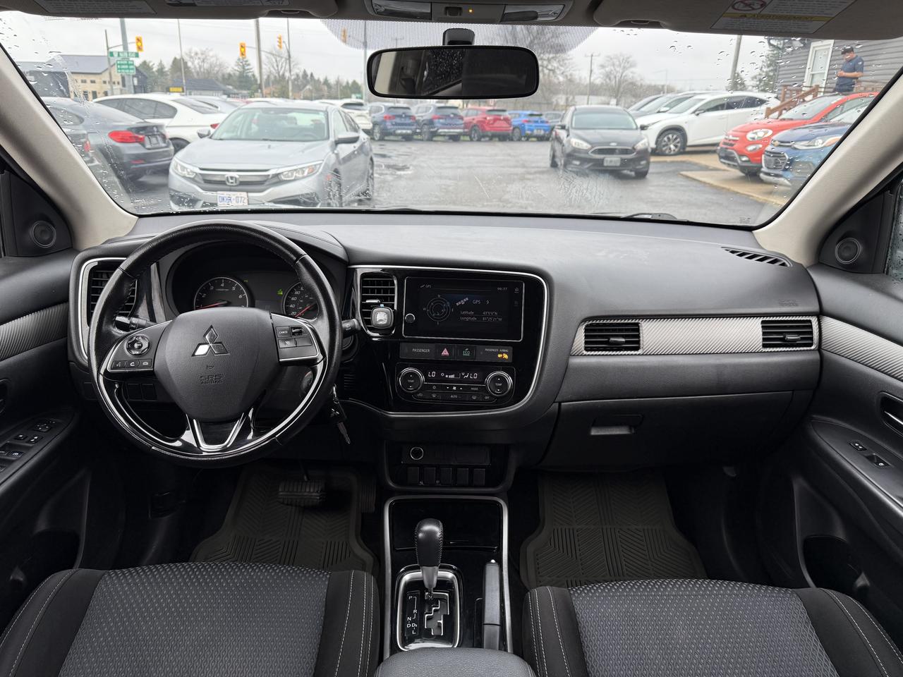 2018 Mitsubishi Outlander ES Photo