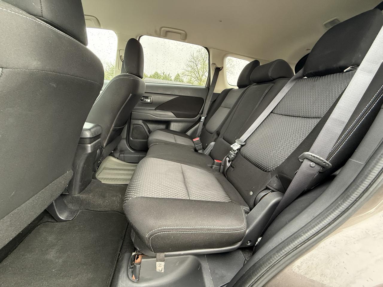 2018 Mitsubishi Outlander ES Photo