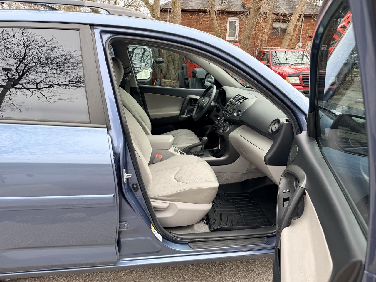 2012 Toyota RAV4 - 4WD Photo