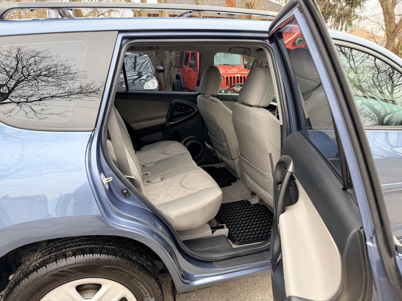 2012 Toyota RAV4 - 4WD Photo