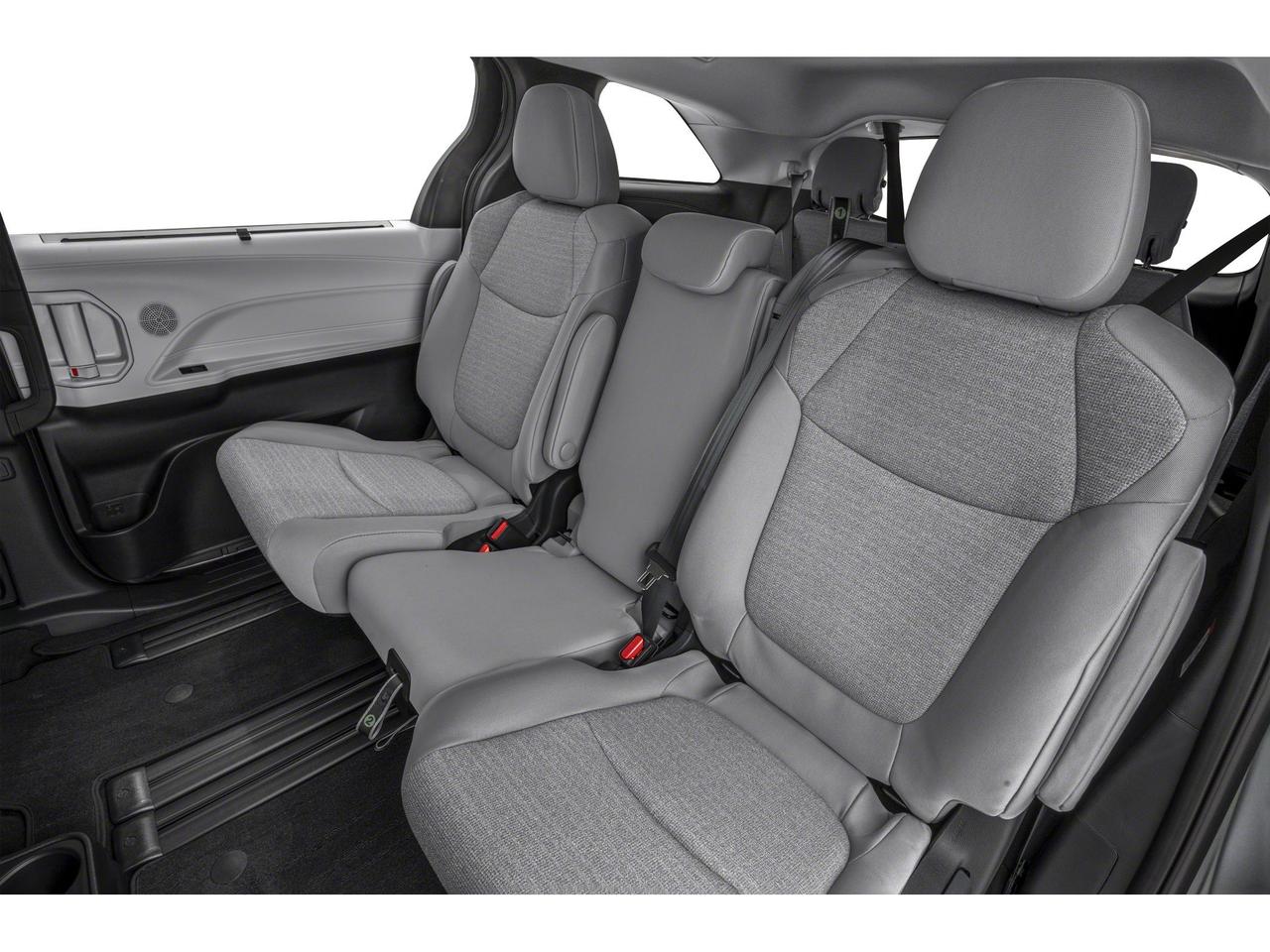 2026 Toyota Sienna LE Photo