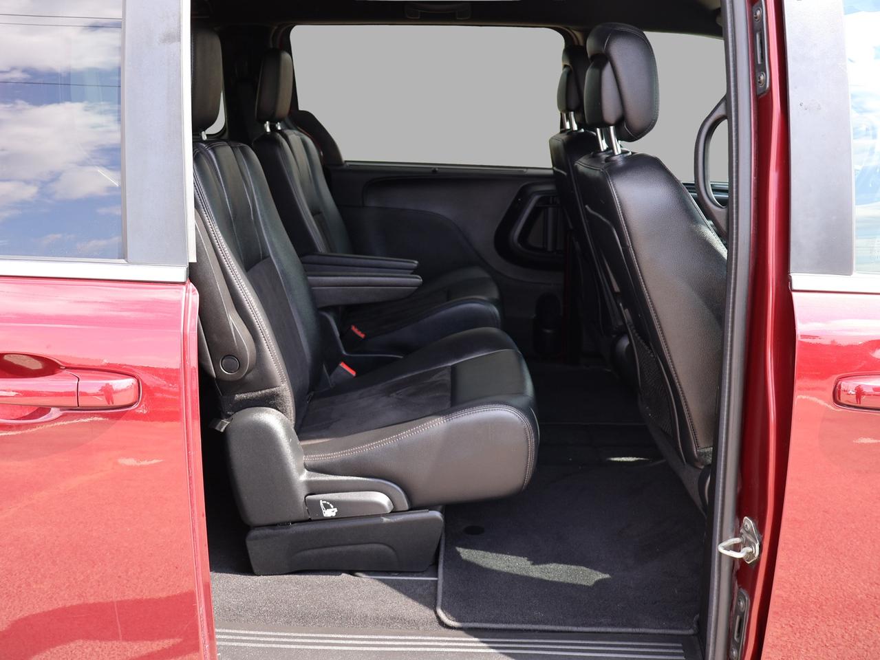 2020 Dodge Grand Caravan SXT-PREMIUM CERTIFIED *1 OWNER*ACCIDENT FREE* DODGE MAINTAIN* CAMERA NAV DVD BLUETOOTH LEATHER HEATED SEATS CRUISE ALLOYS Photo