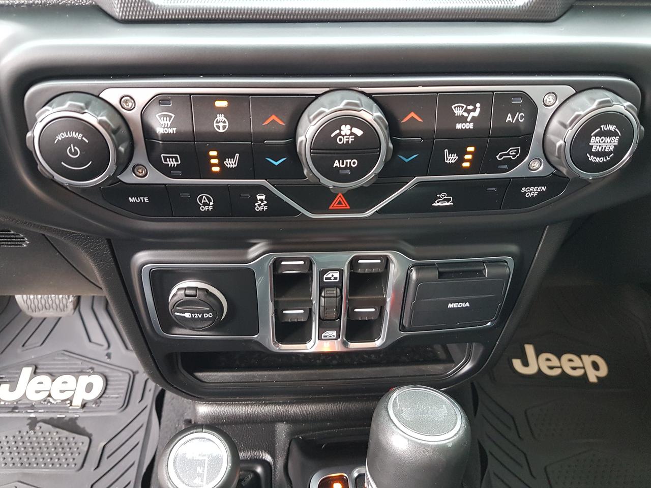 2023 Jeep Wrangler Unlimited Sahara *LEATHER-NAVIGATION* Photo