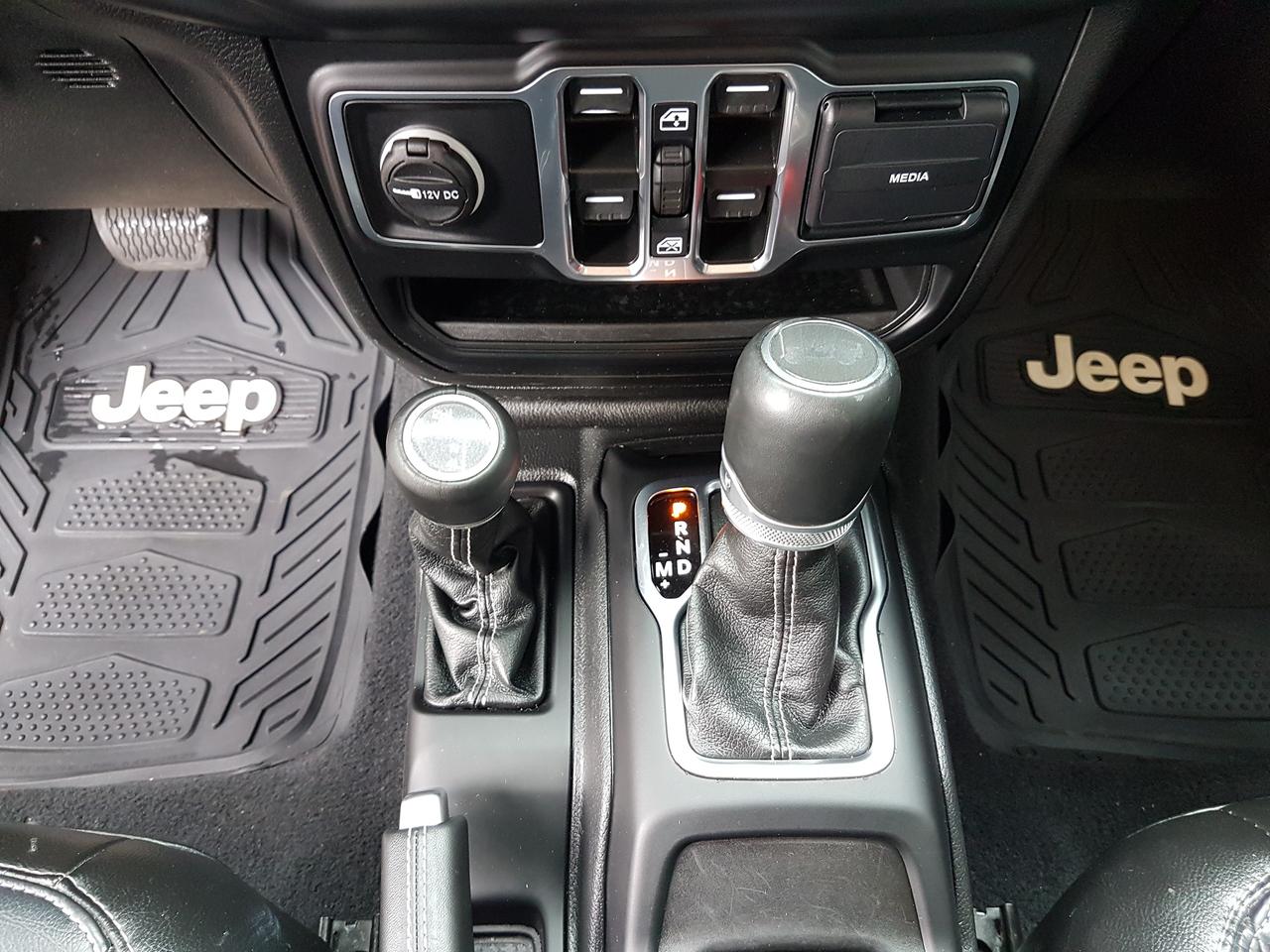 2023 Jeep Wrangler Unlimited Sahara *LEATHER-NAVIGATION* Photo