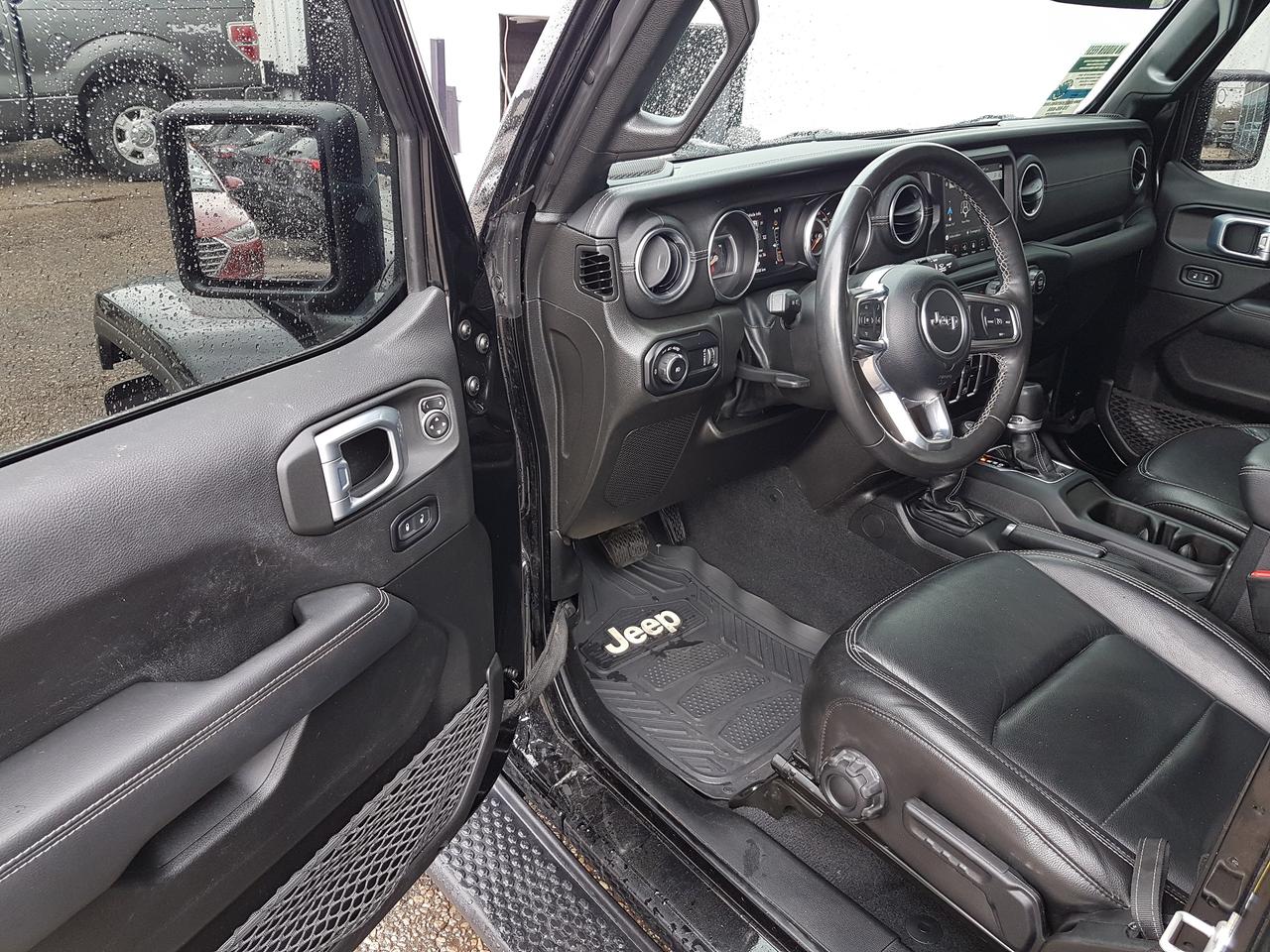 2023 Jeep Wrangler Unlimited Sahara *LEATHER-NAVIGATION* Photo