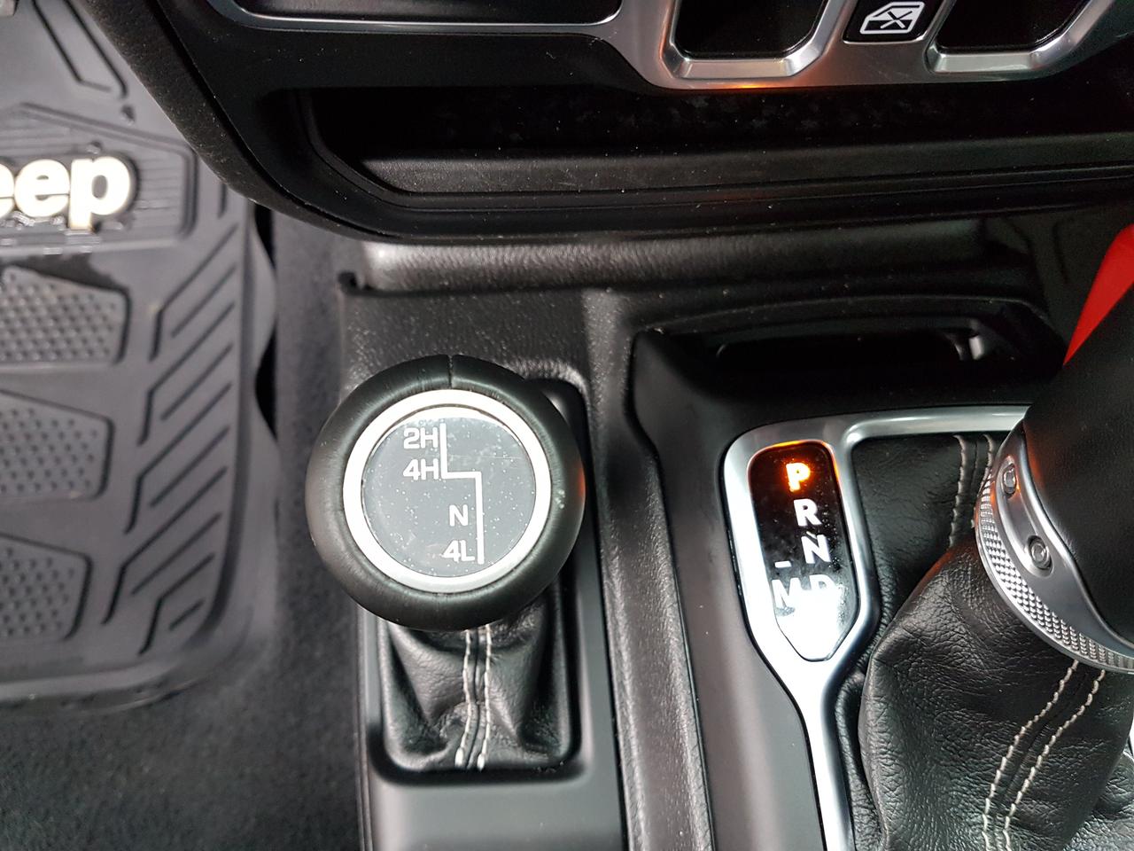 2023 Jeep Wrangler Unlimited Sahara *LEATHER-NAVIGATION* Photo