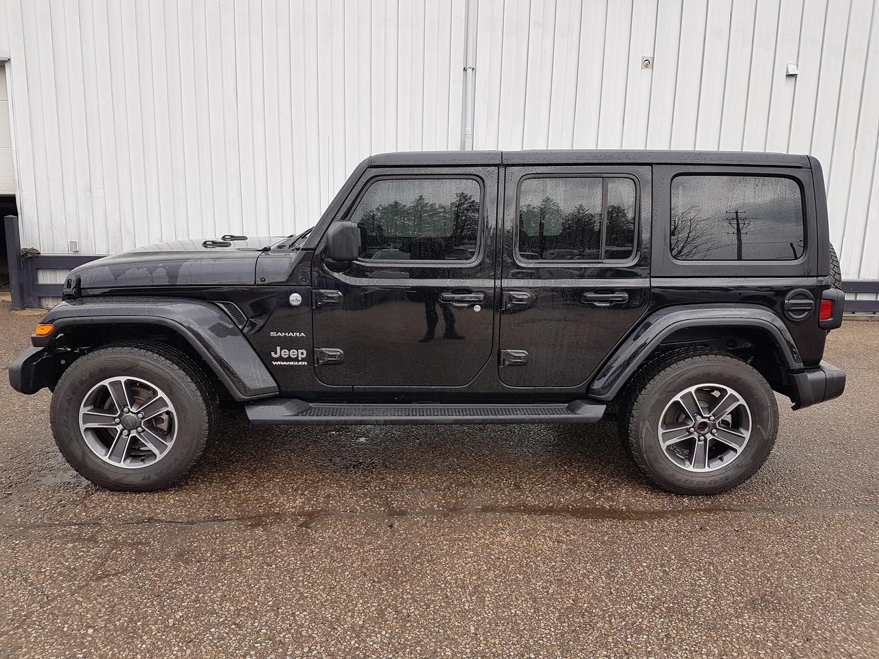 2023 Jeep Wrangler Unlimited Sahara *LEATHER-NAVIGATION* Photo1