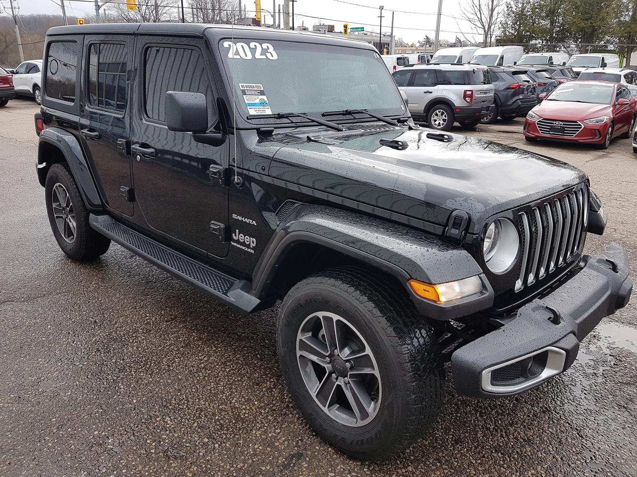 2023 Jeep Wrangler Unlimited Sahara *LEATHER-NAVIGATION* Photo