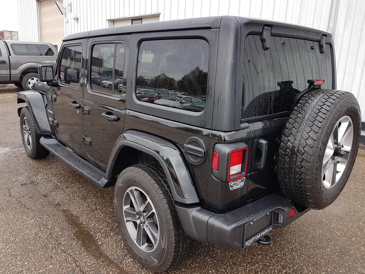2023 Jeep Wrangler Unlimited Sahara *LEATHER-NAVIGATION* Photo
