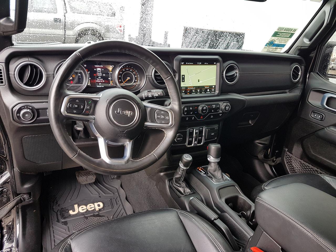 2023 Jeep Wrangler Unlimited Sahara *LEATHER-NAVIGATION* Photo