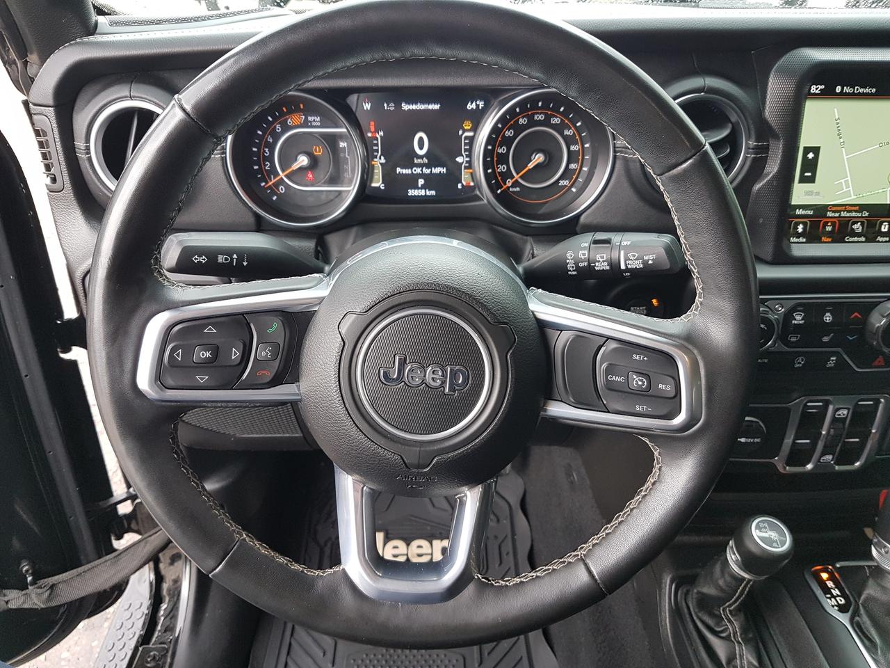 2023 Jeep Wrangler Unlimited Sahara *LEATHER-NAVIGATION* Photo