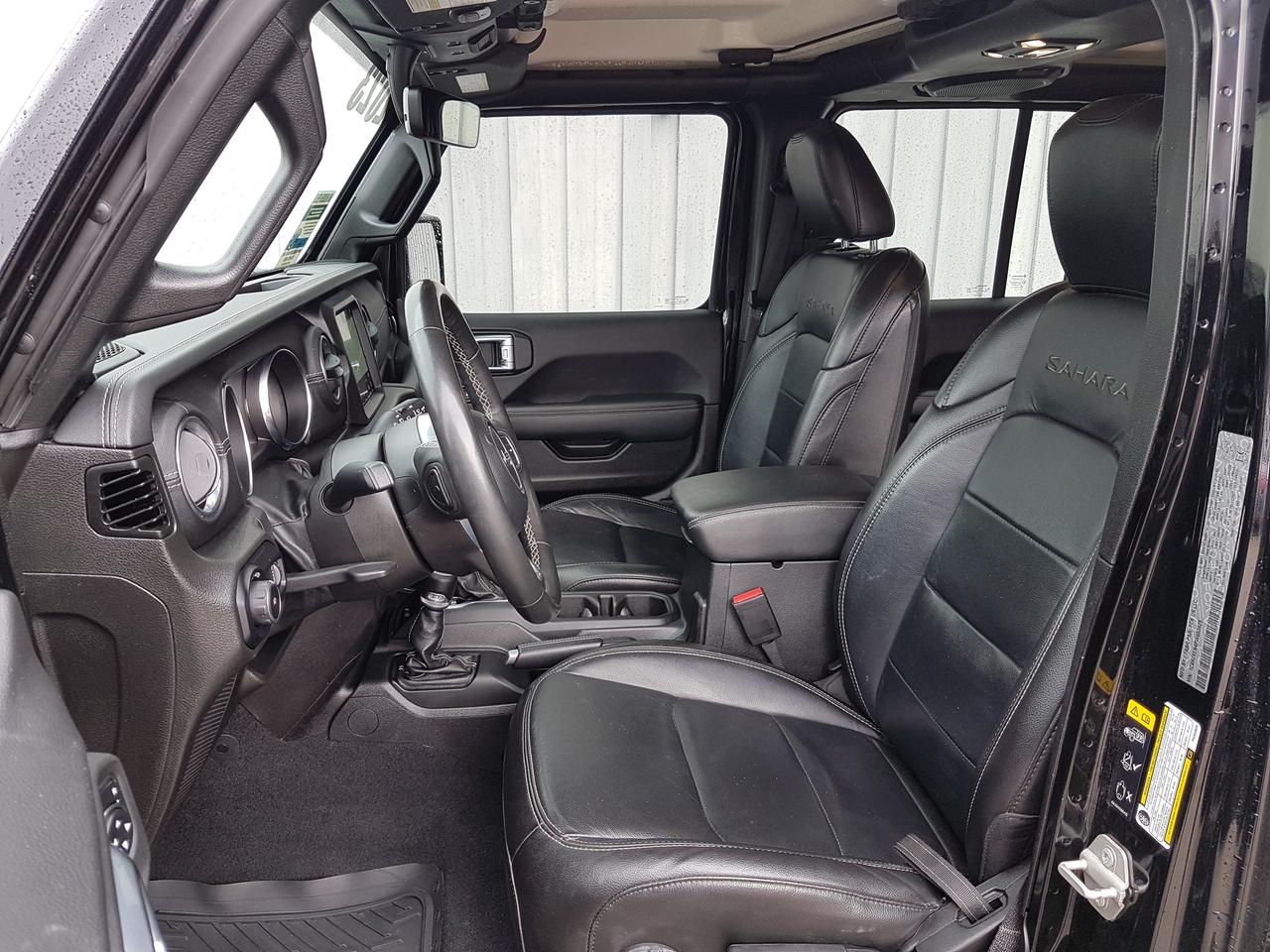 2023 Jeep Wrangler Unlimited Sahara *LEATHER-NAVIGATION* Photo