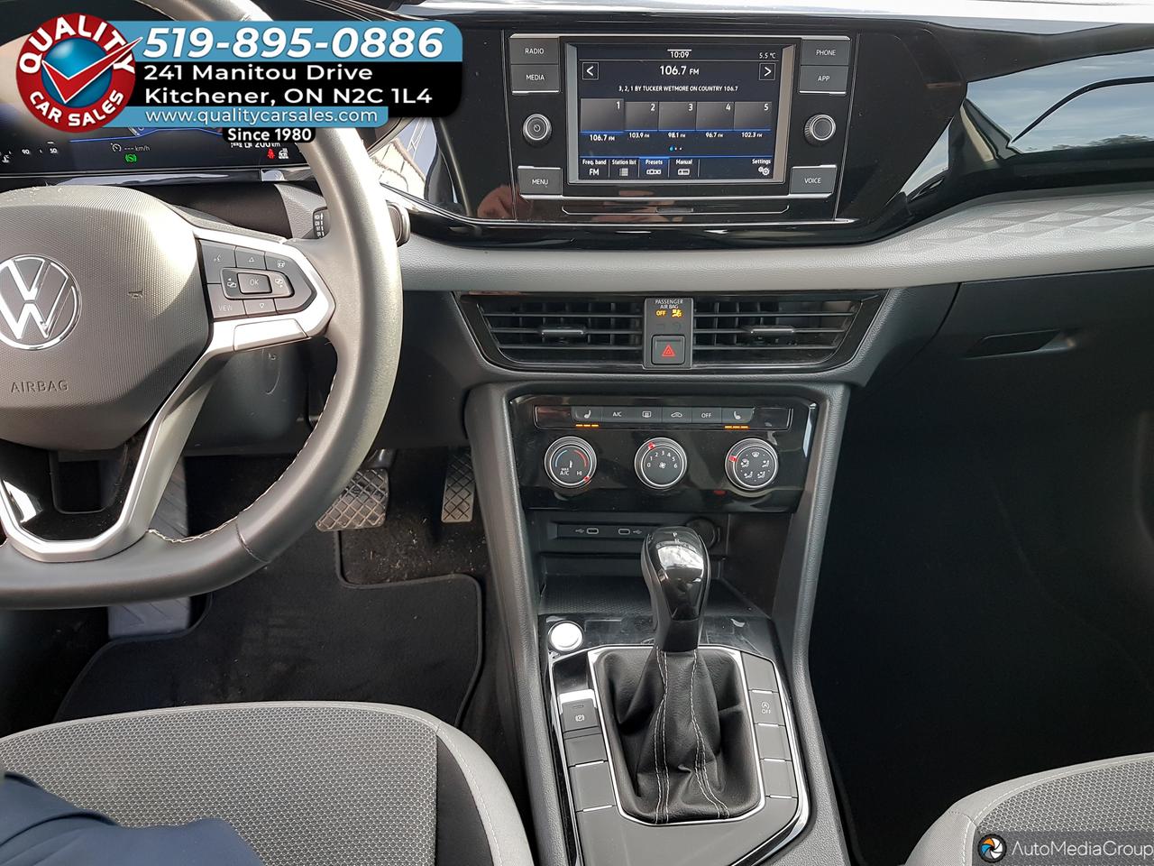 2024 Volkswagen Taos Trendline *HEATED SEATS* Photo