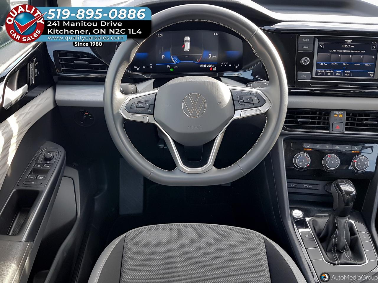 2024 Volkswagen Taos Trendline *HEATED SEATS* Photo