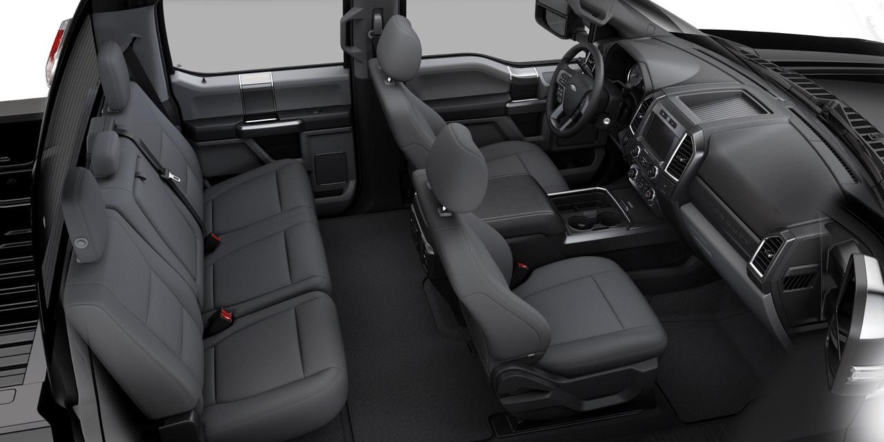 2017 Ford F-250 XLT 4WD Crew Cab 6.75' Box Photo4