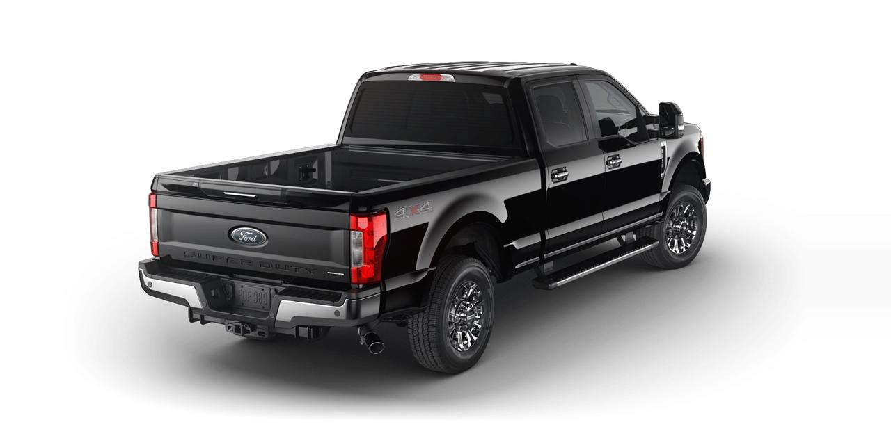 2017 Ford F-250 XLT 4WD Crew Cab 6.75' Box Photo2