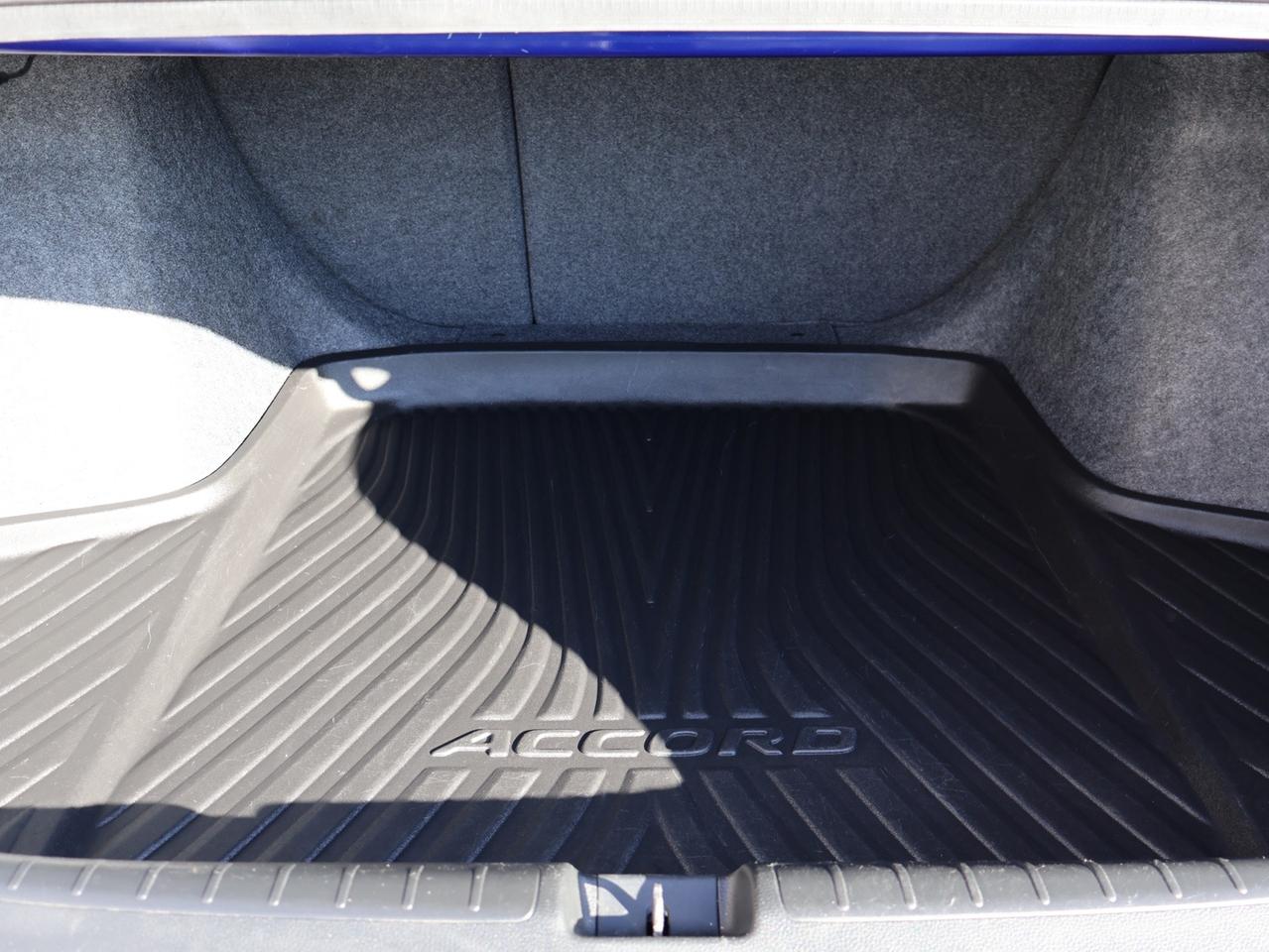 2018 Honda Accord SPORT CERTIFIED *ACCIDENT FREE*HONDA MAINTAIN* CAMERA BLUETOOTH LEATHER HEATED SUNROOF CRUISE ALLOYS Photo