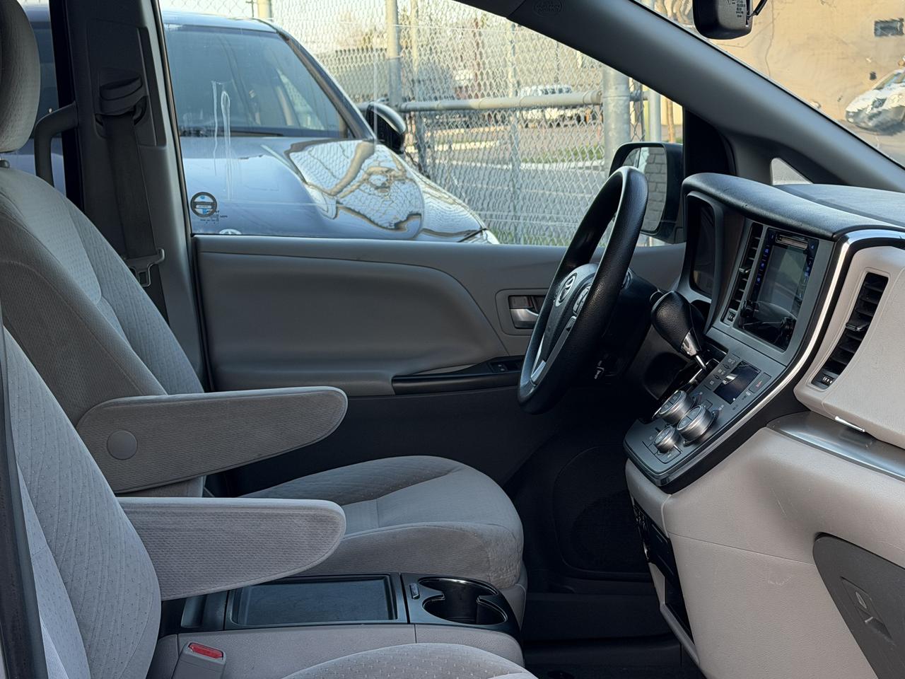 2015 Toyota Sienna LE 8PASS|BACKUP|BT Photo