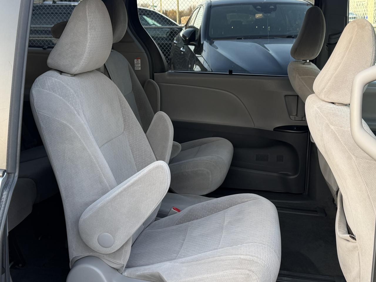 2015 Toyota Sienna LE 8PASS|BACKUP|BT Photo