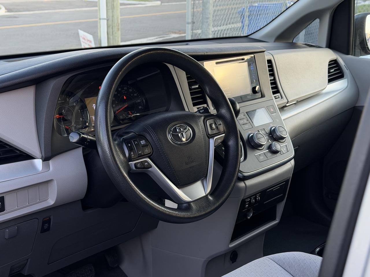 2015 Toyota Sienna LE 8PASS|BACKUP|BT Photo