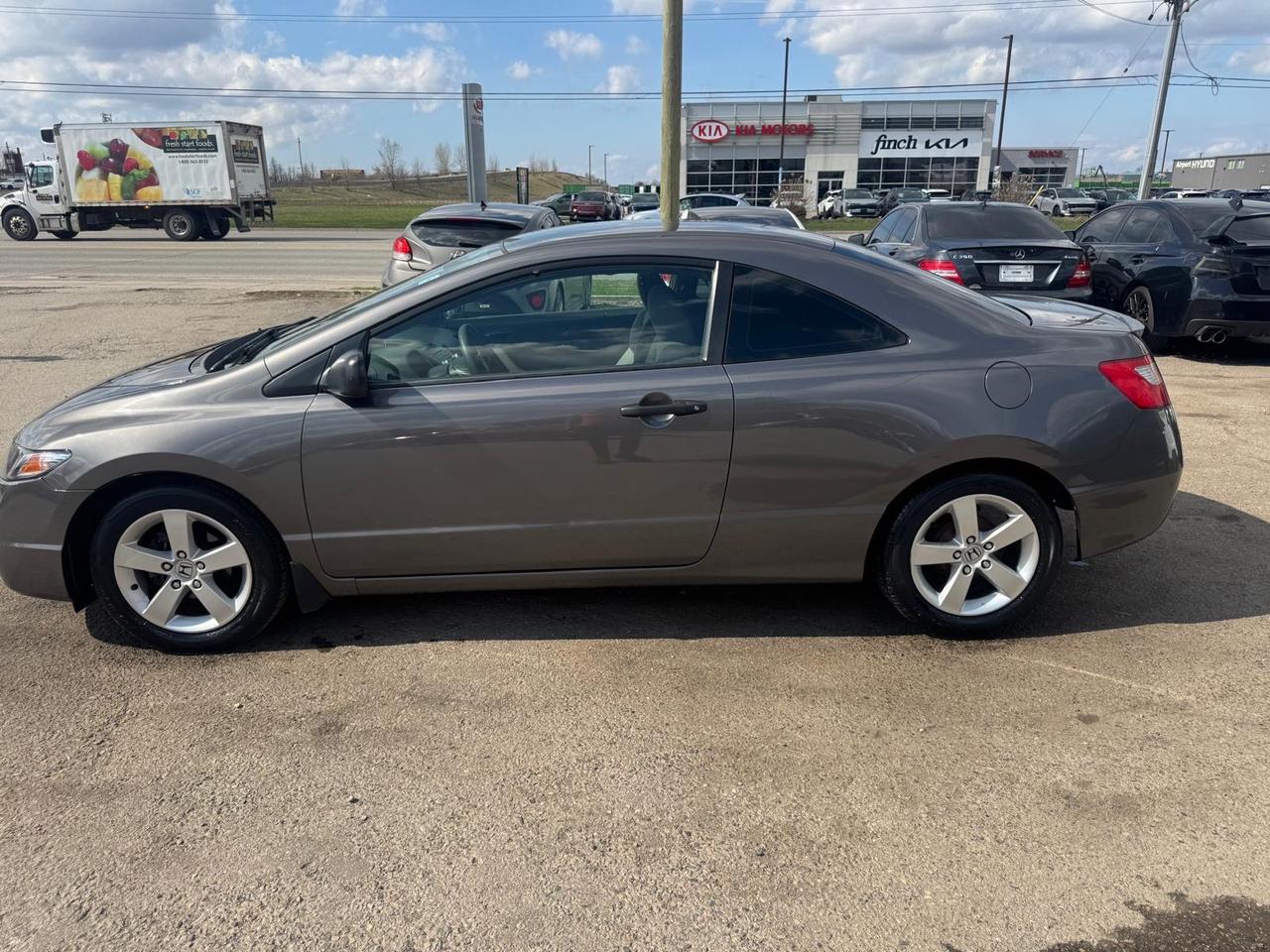 2009 Honda Civic DX-G, AUTO, ONLY 85KMS, REBUILT TITLE, CERT Photo