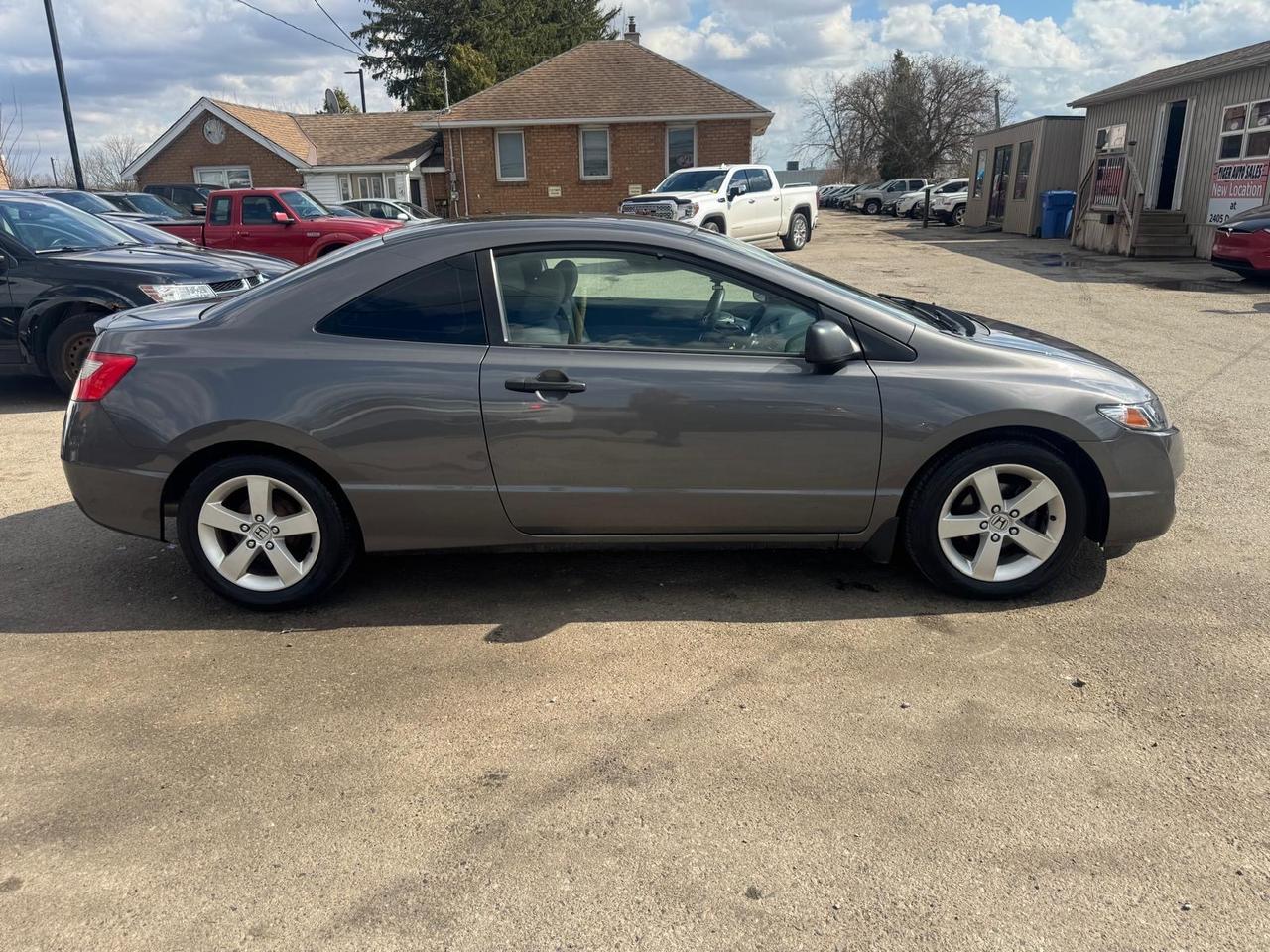 2009 Honda Civic DX-G, AUTO, ONLY 85KMS, REBUILT TITLE, CERT Photo