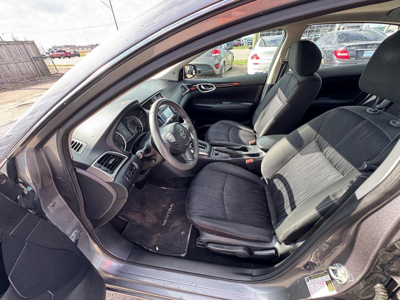 2017 Nissan Sentra S Photo