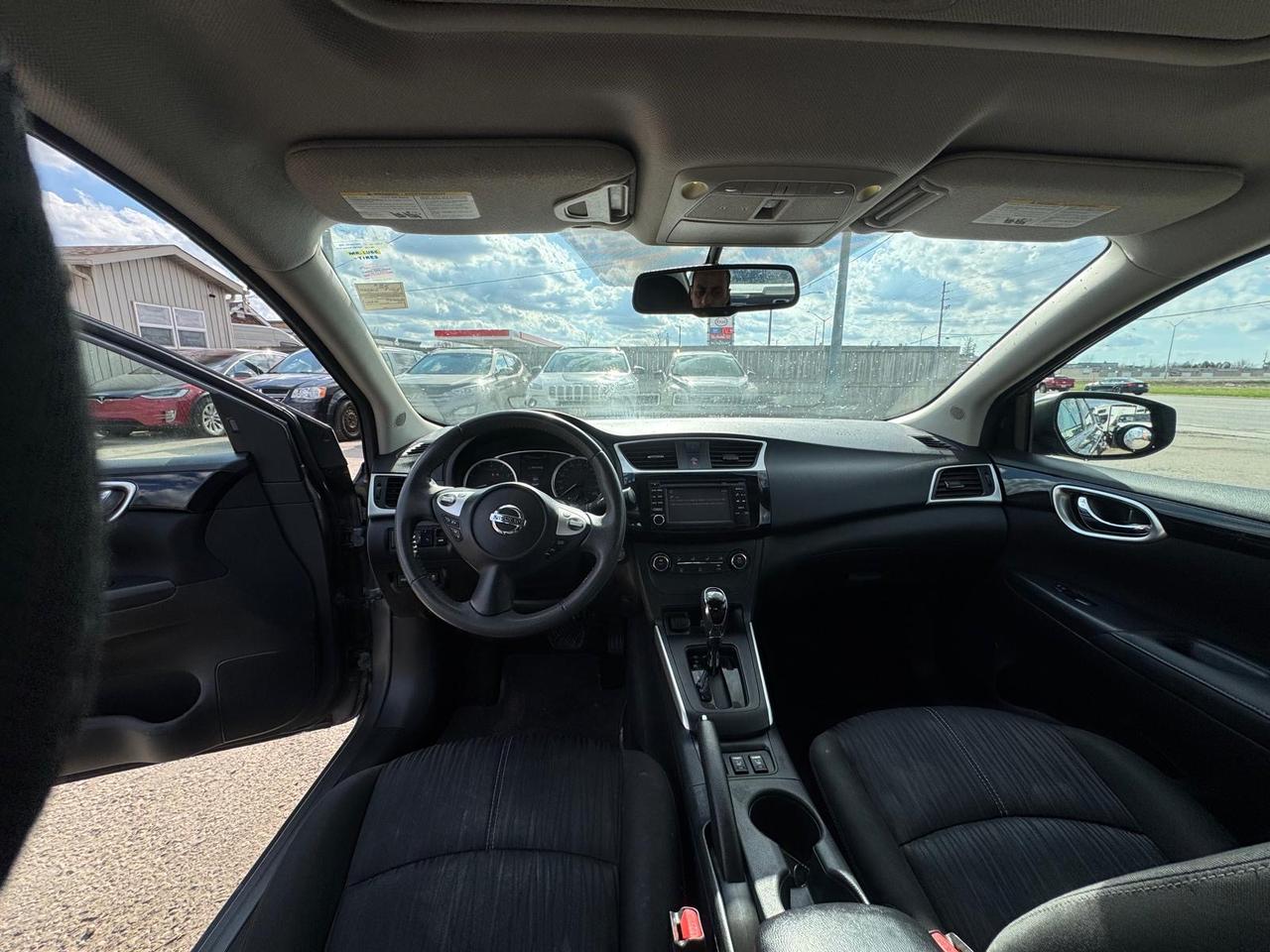 2017 Nissan Sentra S Photo