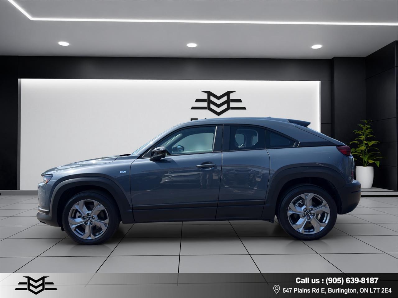 2023 Mazda MX-3 0 EV GS - ELECTRIC - BLIND SPOT MONITOR - LOW KMS !!! Photo