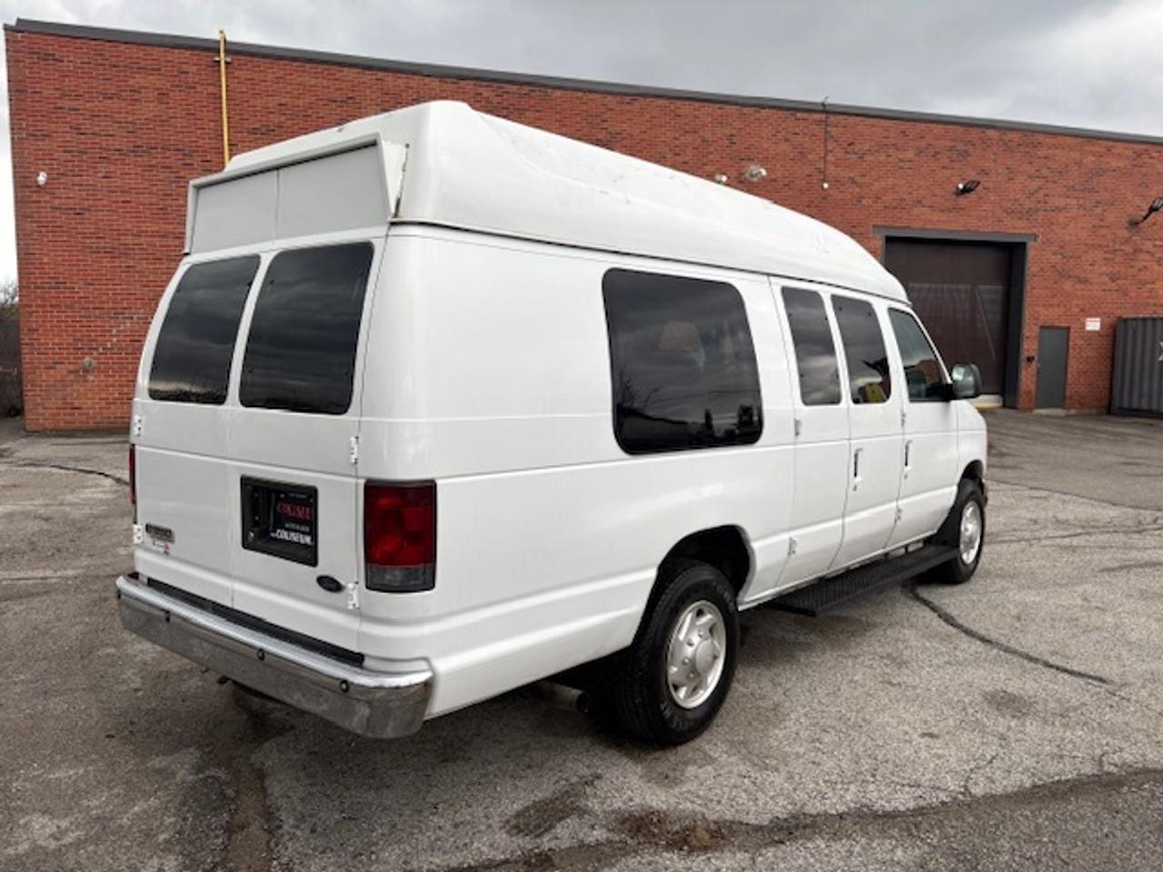 2007 Ford Econoline E-350 **ONLY 40,000KM-BRAUN WHEEL CHAIR-HIGH ROOF** Photo