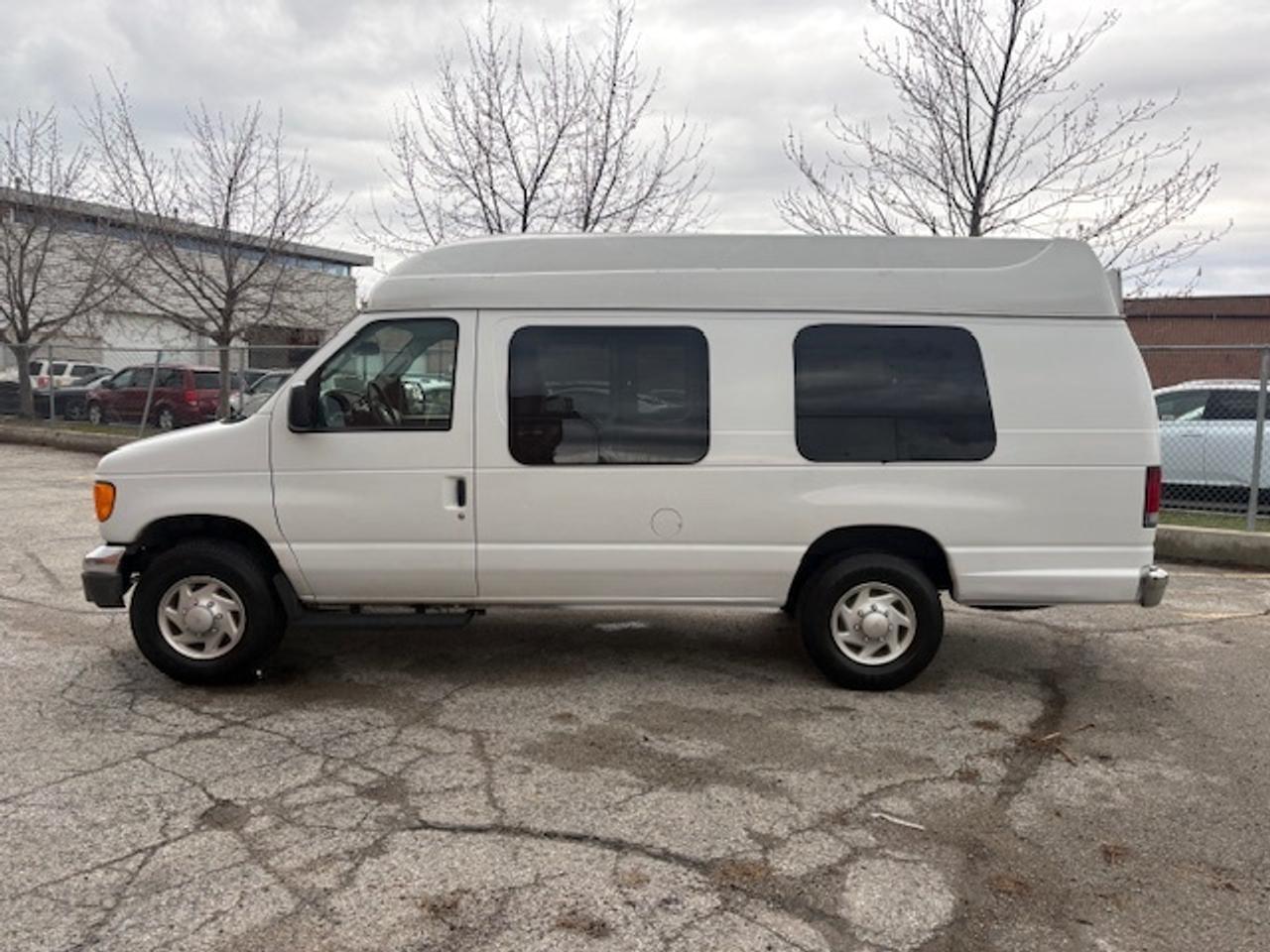 2007 Ford Econoline E-350 **ONLY 40,000KM-BRAUN WHEEL CHAIR-HIGH ROOF** Photo